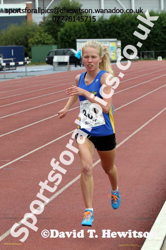 Under-17 womens 1500 metres, Northern Under-15 and under-17 Championships, Wigan. Photo: David T. Hewitson/Sports for All Pics
